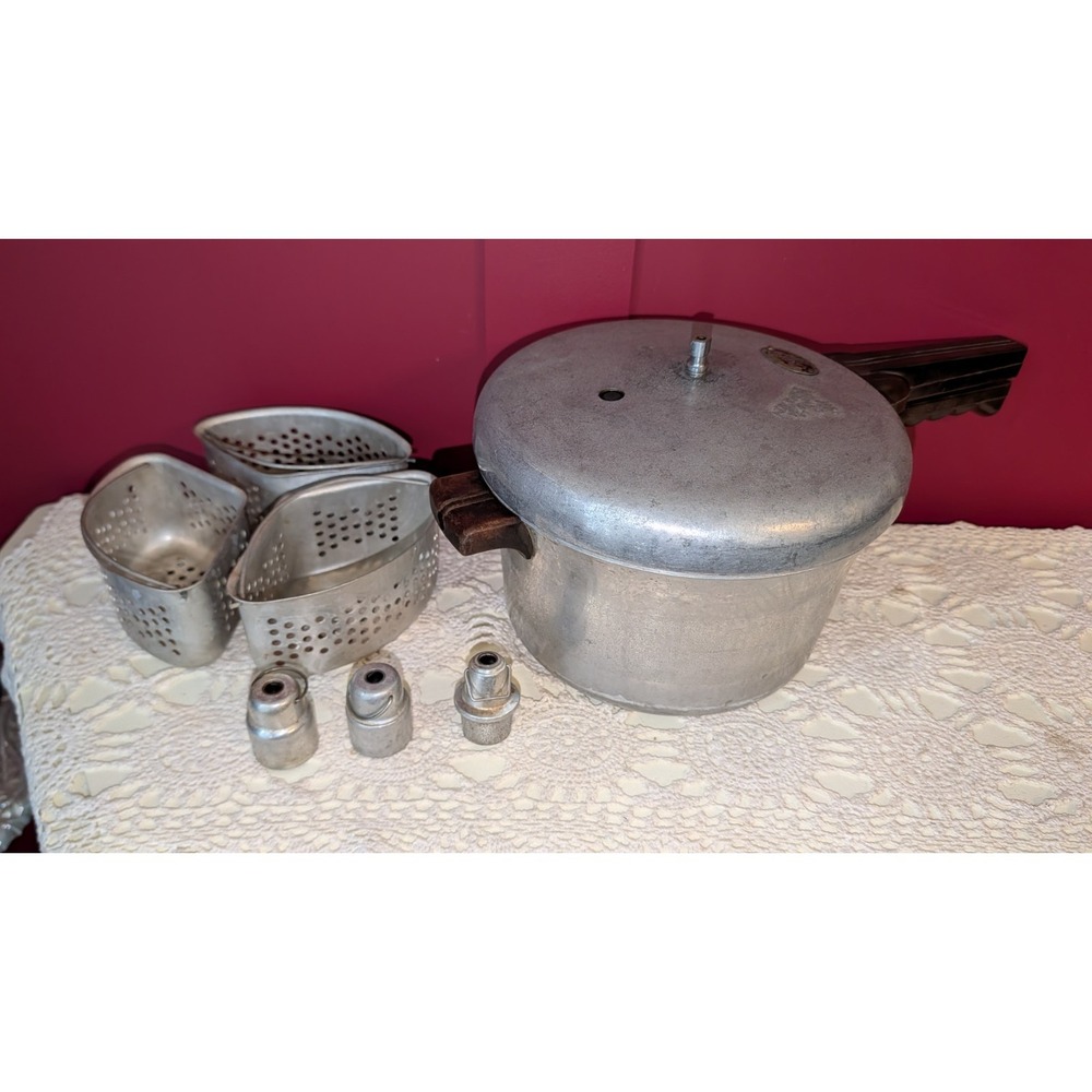PRESTO 4QT Pressure Cooker Model 104 Cook-Master W/‎ 3 Jigglers & Basket No Seal